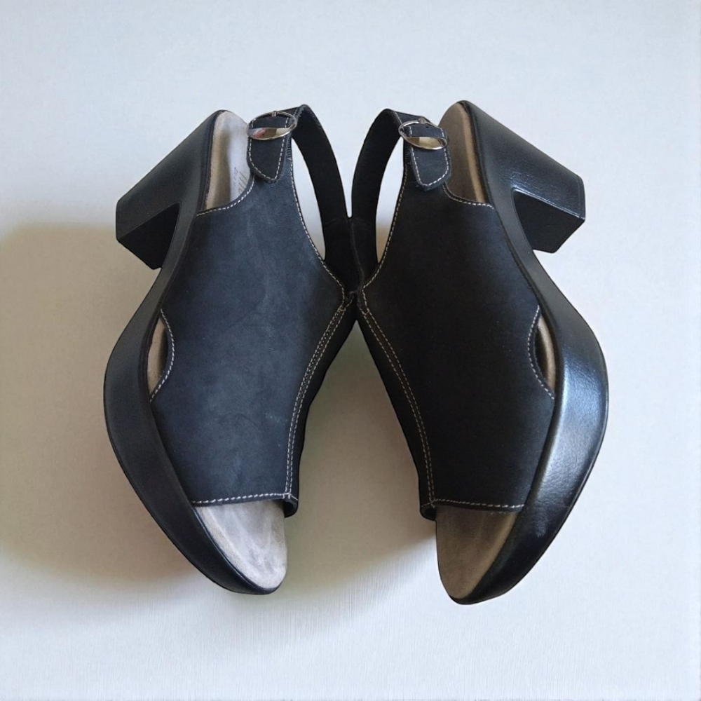 Munro Black Mules Elegant Versatile Footwear